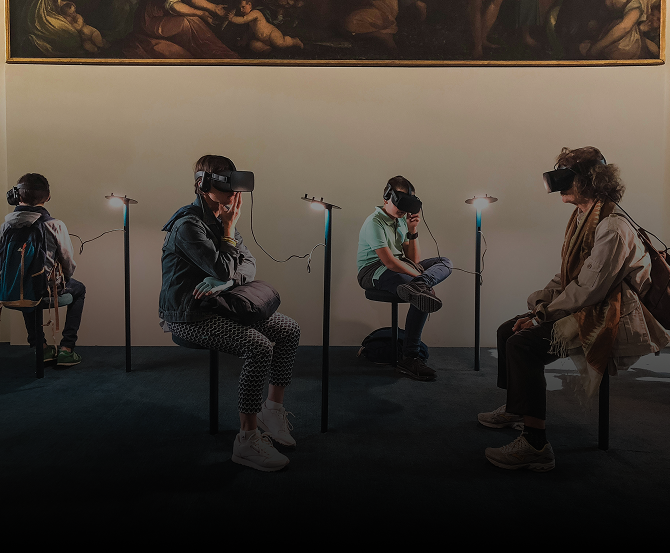 VR experiences with social context